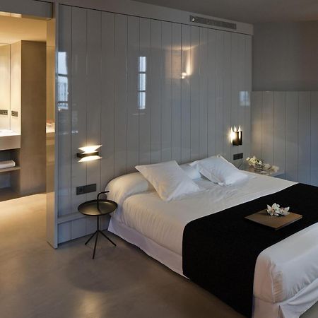 Caro Hotel Valencia Exterior photo A room at the hotel