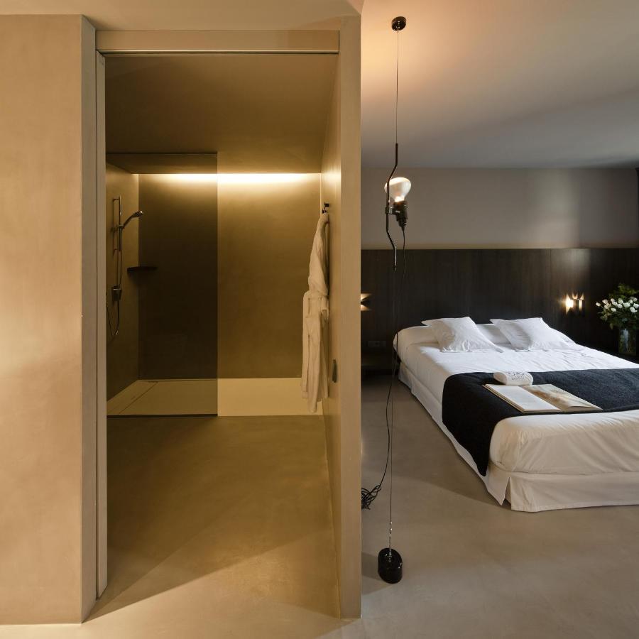 Caro Hotel Valencia Exterior photo A room at the hotel