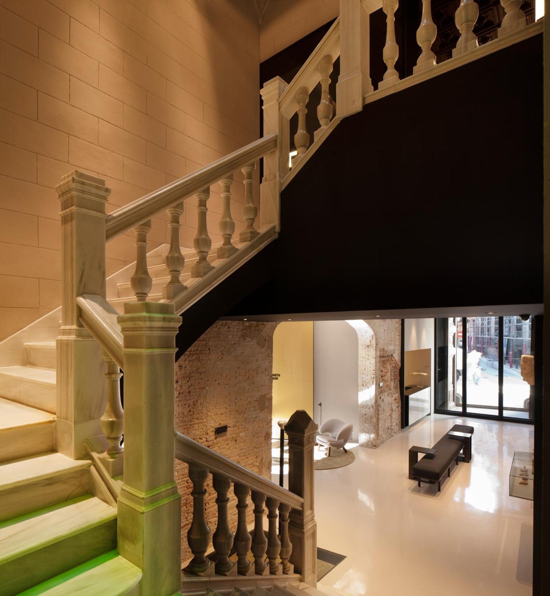 Caro Hotel Valencia Exterior photo The staircase