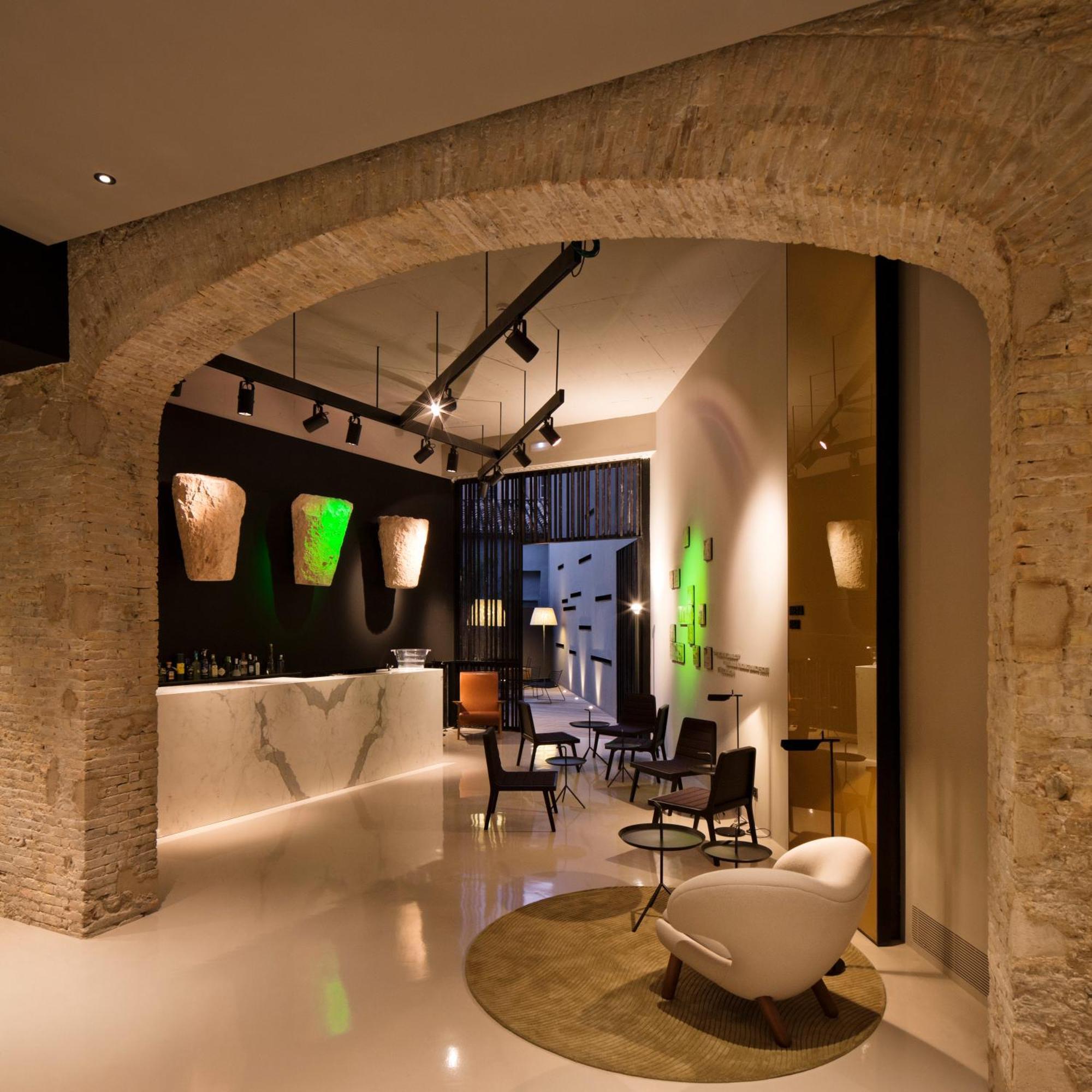 Caro Hotel Valencia Interior photo The bar at the Hotel du Vin, Cheltenham