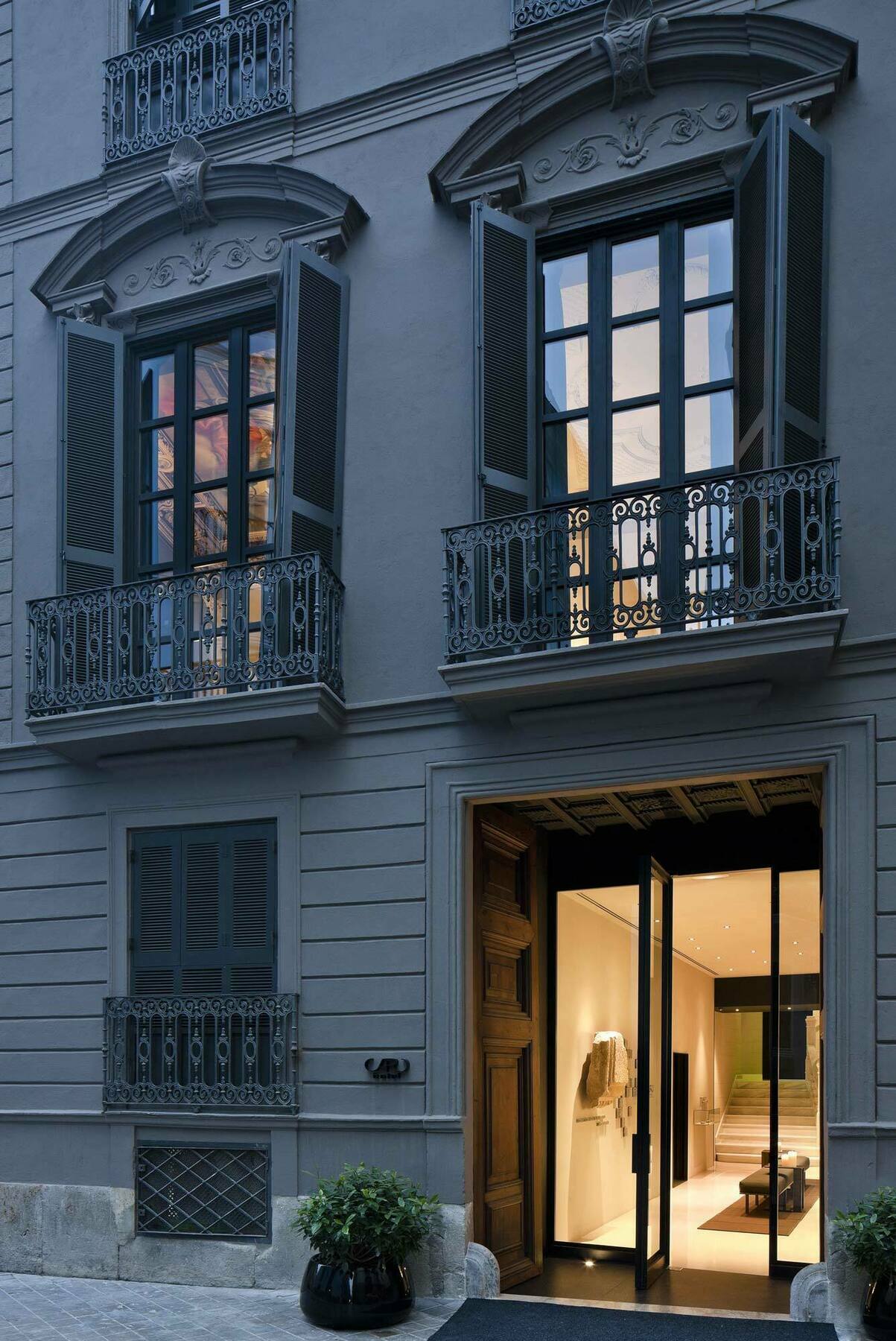 Caro Hotel Valencia Exterior photo A typical French balcony