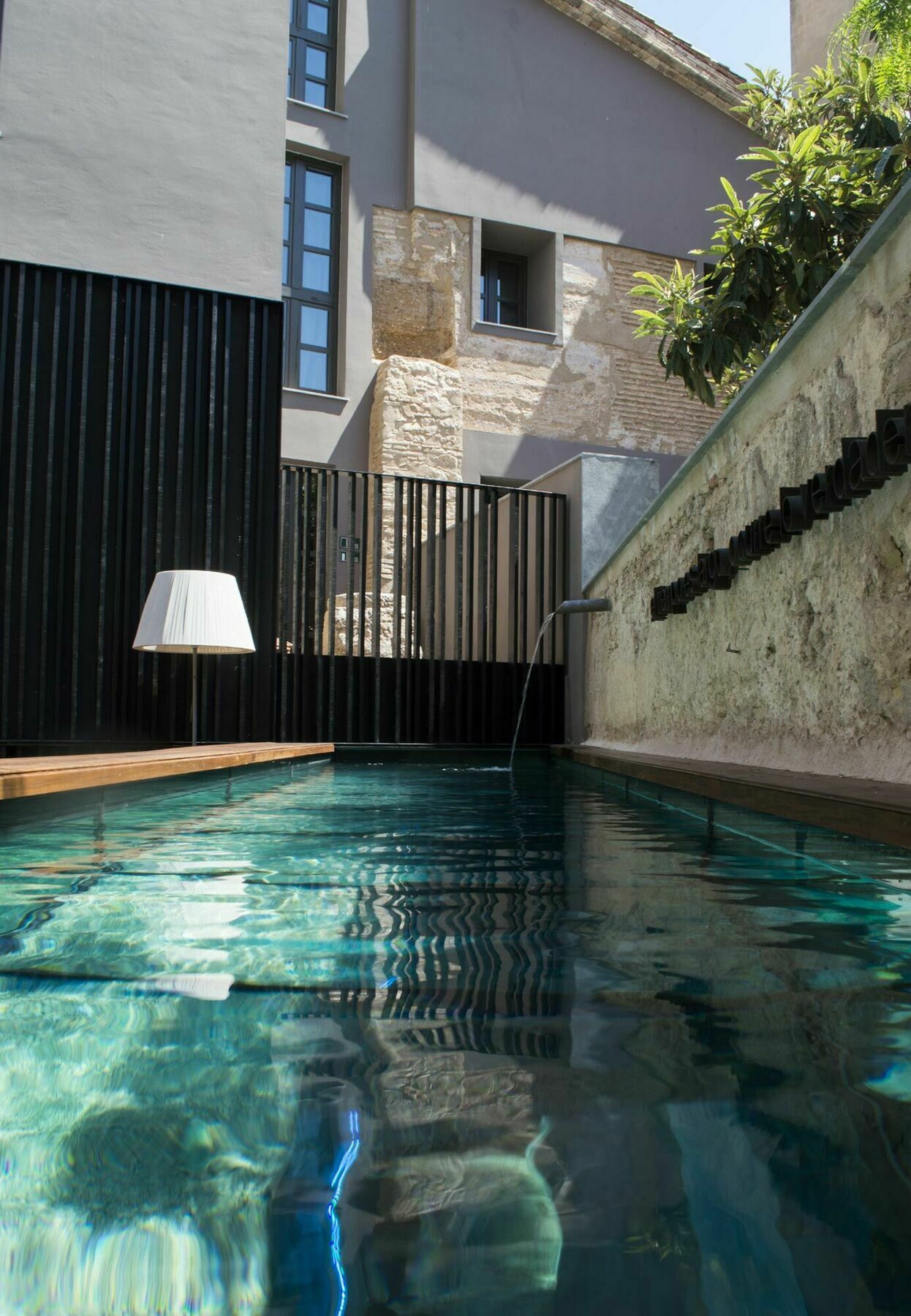 Caro Hotel Valencia Exterior photo The pool at the hotel